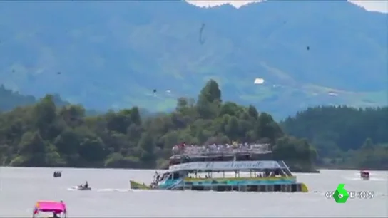 Hundimiento de un barco turístico en Turquía Hundimiento de un barco turístico en Turquía
