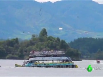 Hundimiento de un barco turístico en Turquía Hundimiento de un barco turístico en Turquía