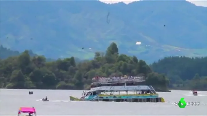 Hundimiento de un barco turístico en Turquía Hundimiento de un barco turístico en Turquía