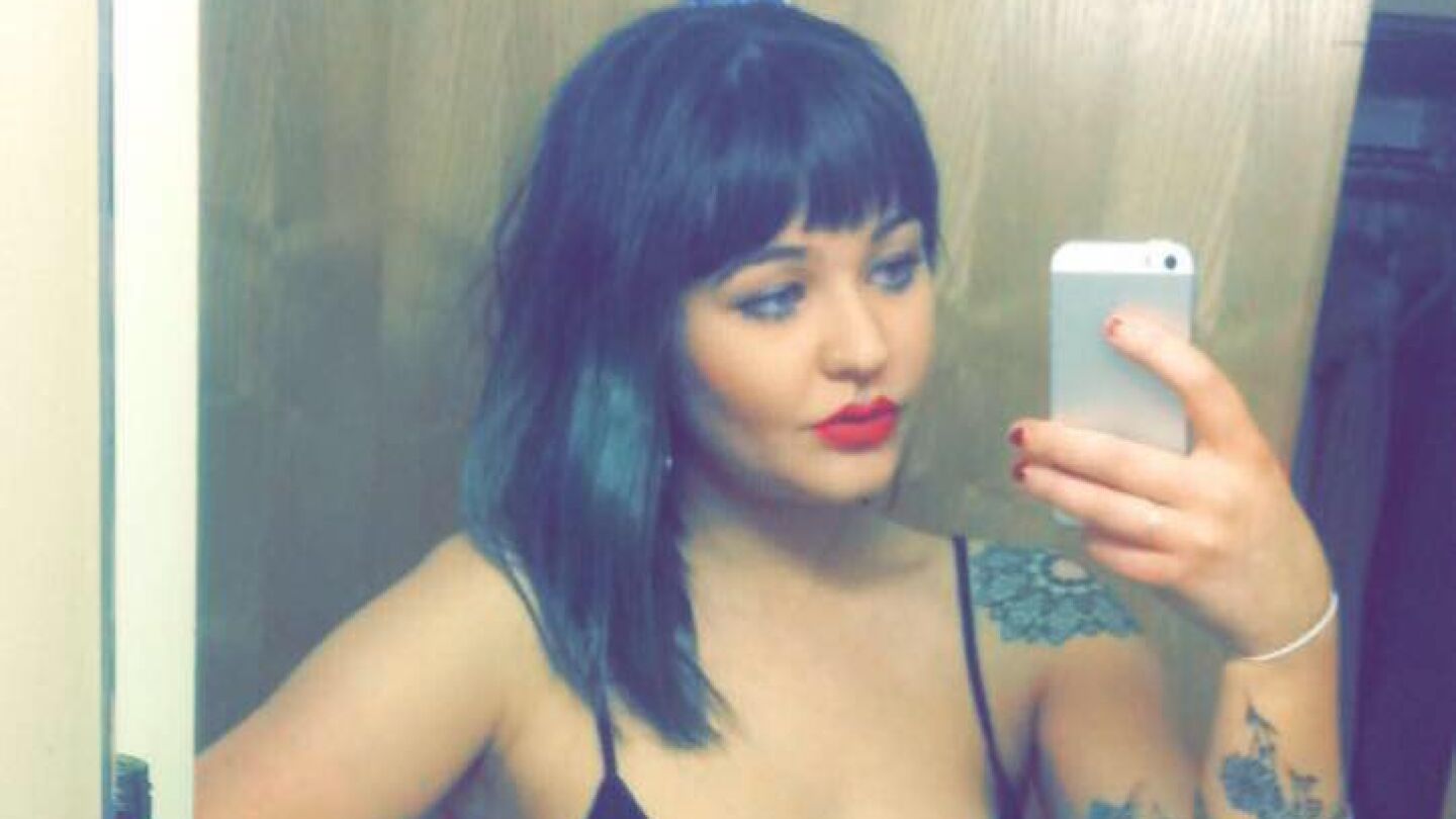 Una mujer asegura haber sido despedida por no llevar sujetador al trabajo