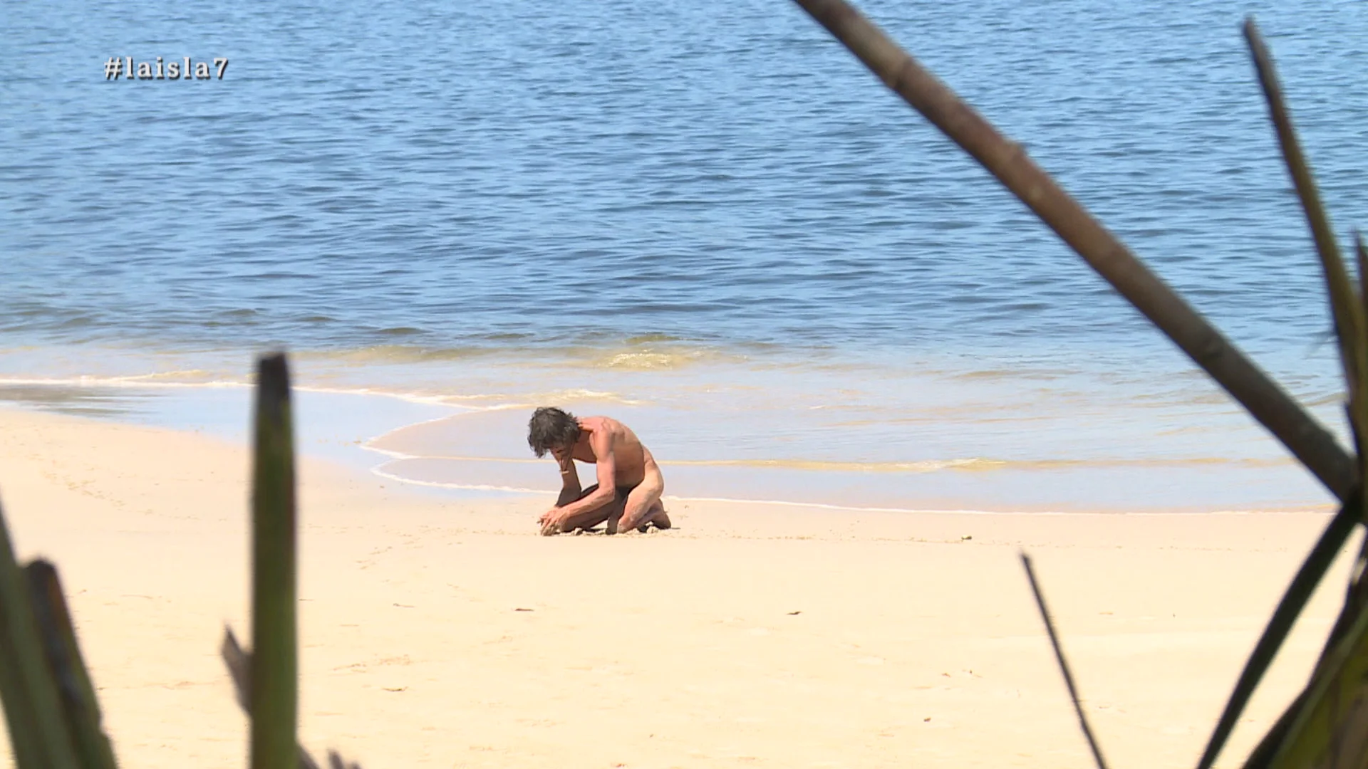 Fernando practica yoga en La Isla