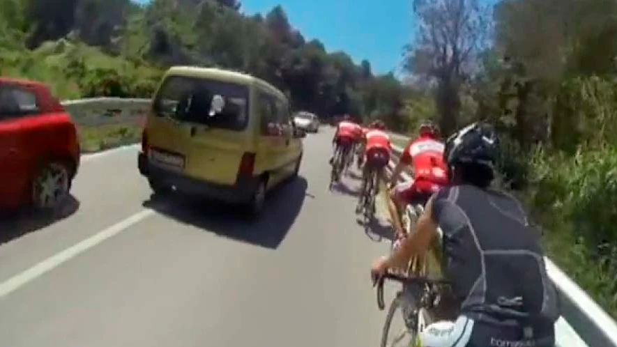 Las peores 'faenas' que se hacen conductores y ciclistas [V&Iacute;DEO]