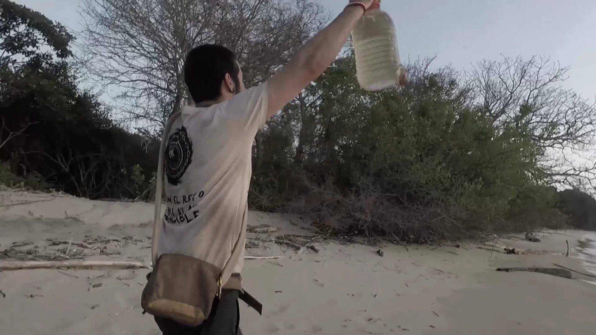 Iker encuentra agua dulce