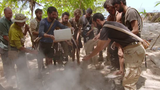 Los aventureros apagan el fuego en La Isla Los aventureros apagan el fuego en La Isla