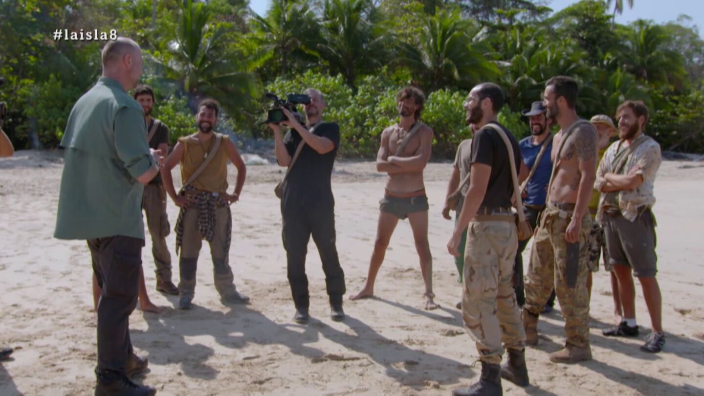 Pedro Garc&iacute;a Aguado con los aventureros en La Isla