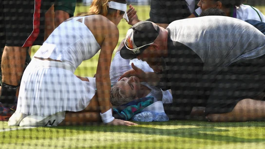 Bethanie Mattek-Sands cae lesionada en pleno partido en Wimbledon Bethanie Mattek-Sands cae lesionada en pleno partido en Wimbledon