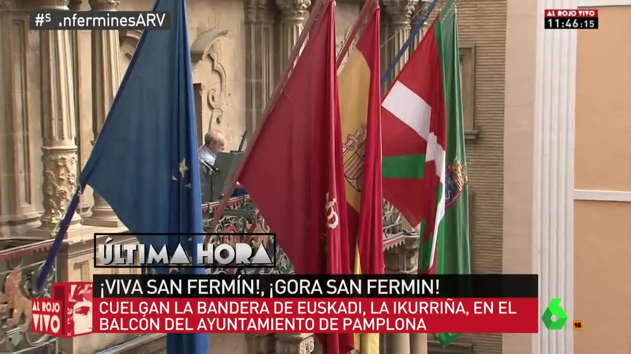 La ikurriña ondea en el Ayuntamiento de Pamplona