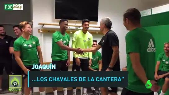 Joaquín presenta a sus compañeros a Setién Joaquín presenta a sus compañeros a Setién
