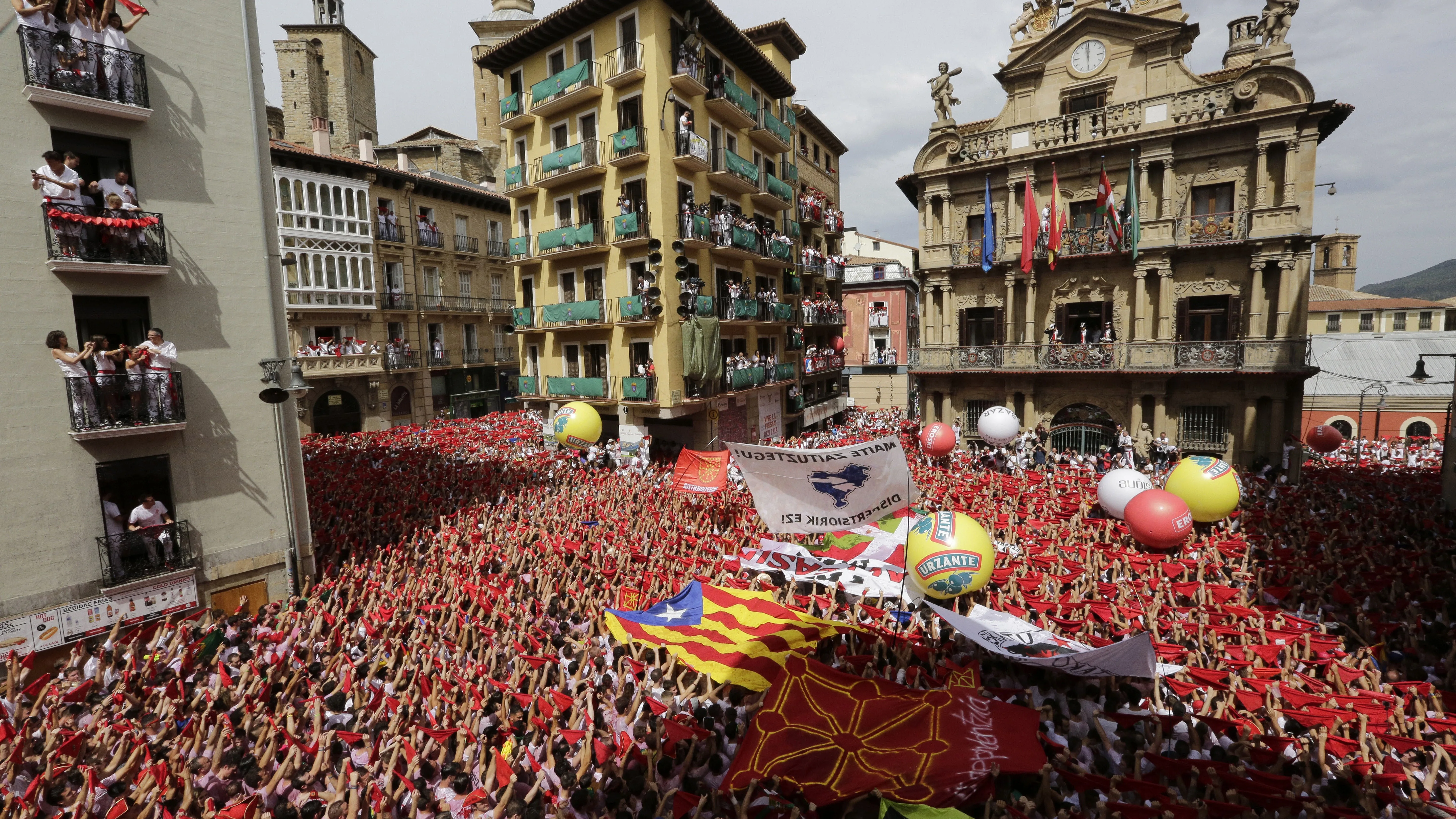 Las fiestas de San Fermín 2017 quedan inauguradas después del tradicional chupinazo.