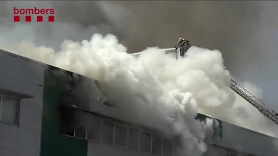 El incendio ha afectado a una nave de 1.200 metros cuadrados El incendio ha afectado a una nave de 1.200 metros cuadrados
