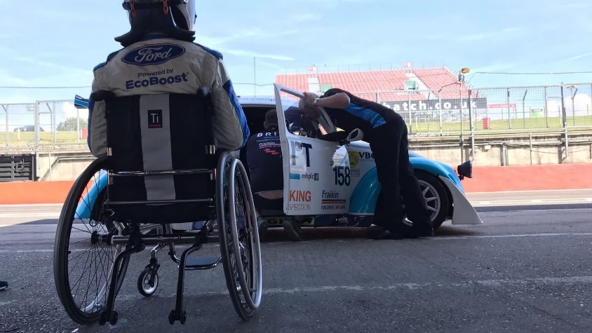 Billy Monger vuelve a subirse a un coche Billy Monger vuelve a subirse a un coche