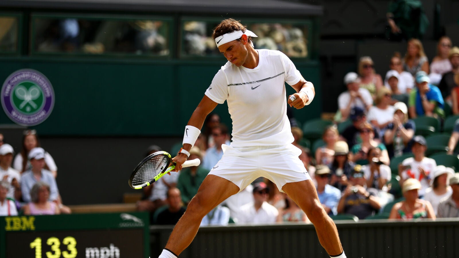 Nadal celebra un punto ante Karen Khachanov