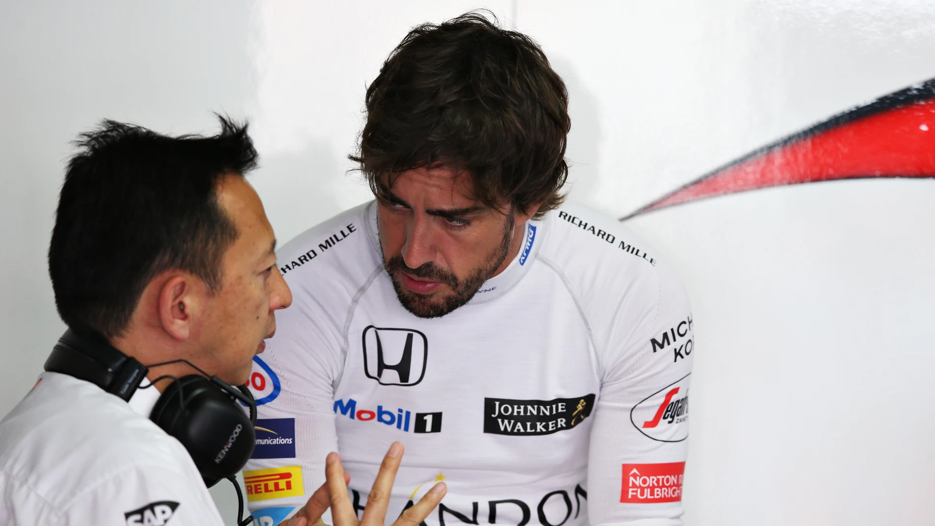 Fernando Alonso, con el jefe de Honda