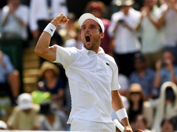 Bautista celebra el triunfo ante Nishikori Bautista celebra el triunfo ante Nishikori