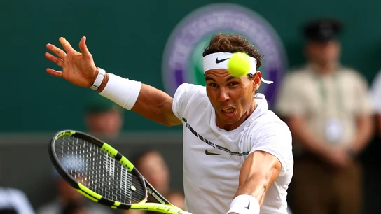Nadal resta una pelota en Wimbledon Nadal resta una pelota en Wimbledon