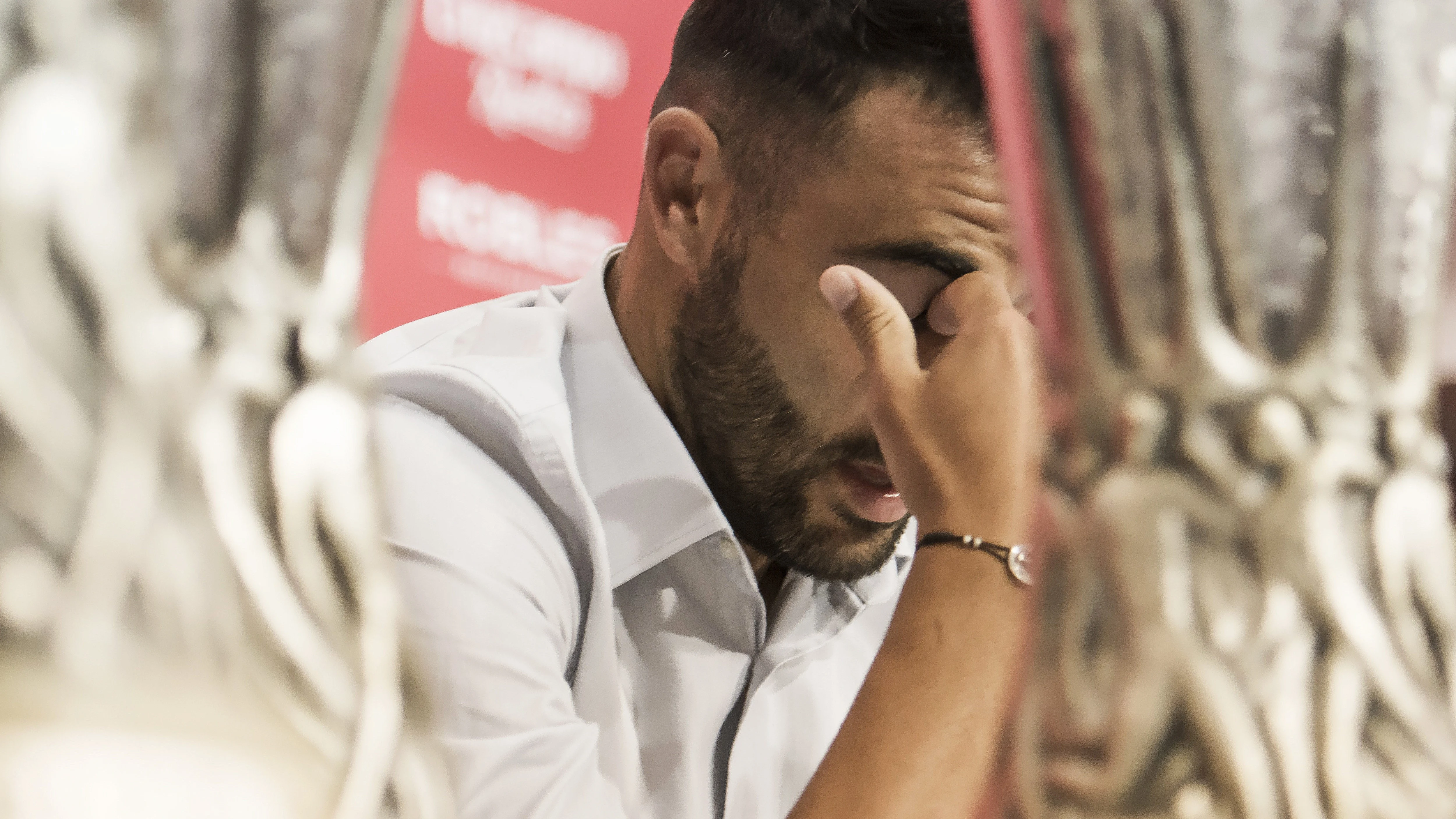 Iborra, emocionado en su despedida del Sevilla