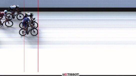 Marcel Kittel gana con foto finish