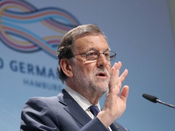 El presidente del Gobierno, Mariano Rajoy, durante la rueda de prensa que ha ofrecido hoy al término de la cumbre del G20 celebrada en Hamburgo (Alemania) El presidente del Gobierno, Mariano Rajoy, durante la rueda de prensa que ha ofrecido hoy al término de la cumbre del G20 celebrada en Hamburgo (Alemania)