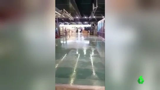 Inundaciones, vuelos cancelados y atascos, así responde un aeropuerto ante un fuerte temporal Inundaciones, vuelos cancelados y atascos, así responde un aeropuerto ante un fuerte temporal