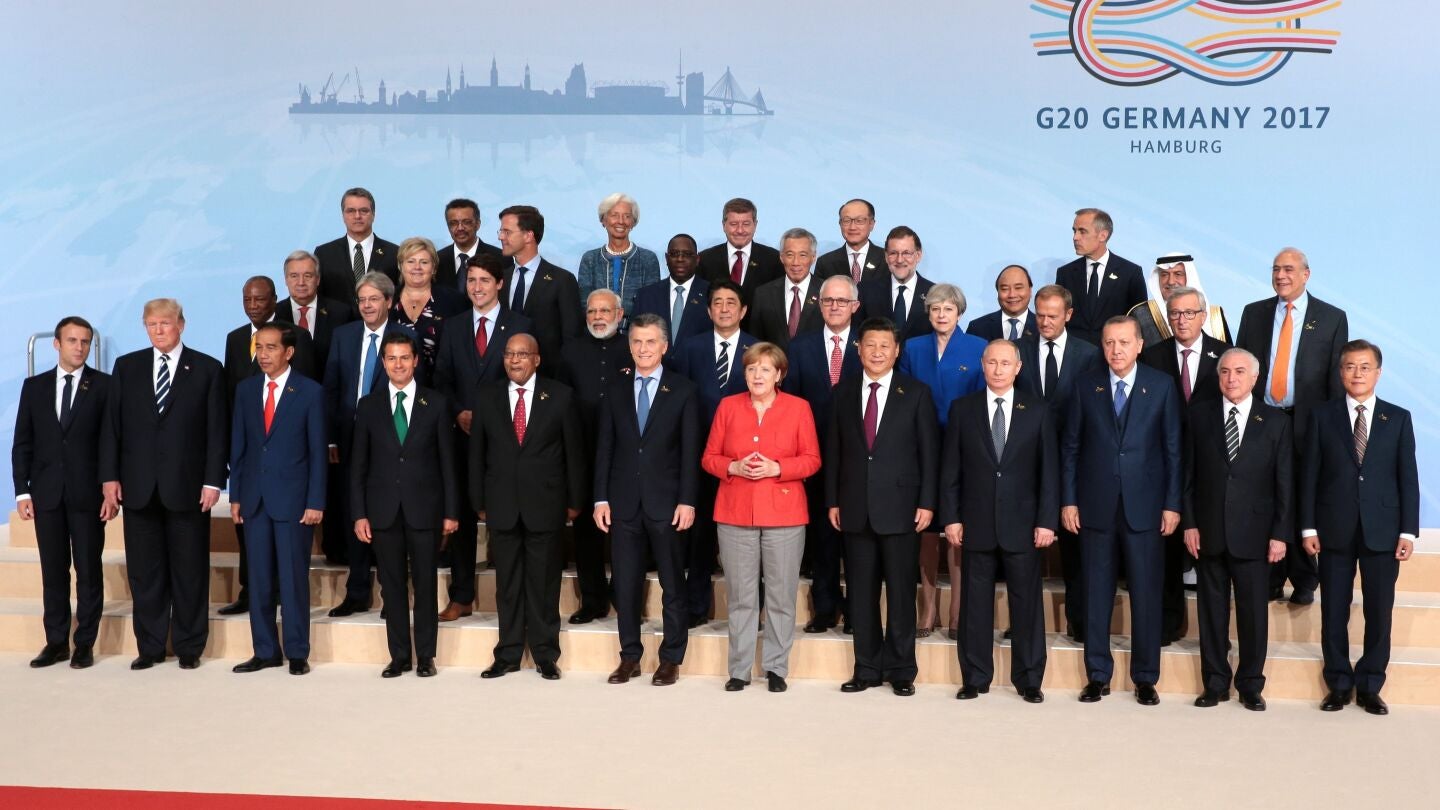 Foto de familia de los l&iacute;deres participantes en la cumbre del G20 en Alemania
