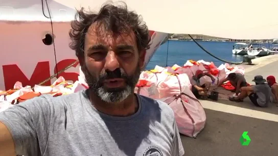 El director de ProActiva Open Arms, Óscar Camps Óscar Camps invita al ministro del Interior, Juan Ignacio Zoido, a ver "en primera persona" su trabajo
