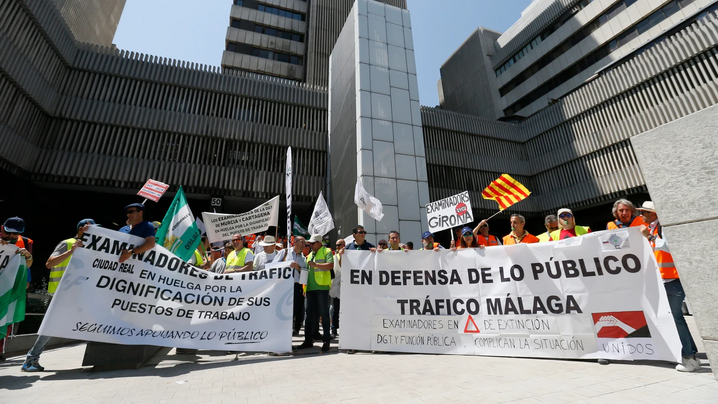Examinadores de tráfico durante una huelga Los examinadores de tráfico preparan una huelga indefinida para septiembre