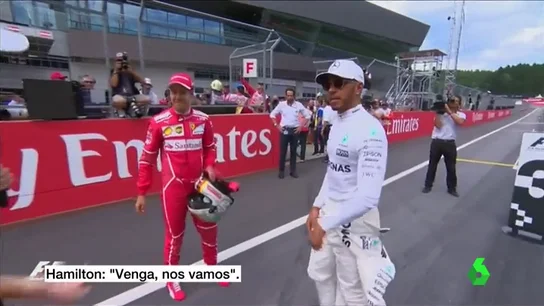 La 'cobra' de Hamilton a Vettel en público: se niega a darle la mano ante las cámaras en Spielberg La 'cobra' de Hamilton a Vettel en público: se niega a darle la mano ante las cámaras en Spielberg