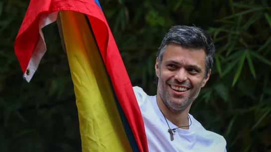 Leopoldo López tras salir de la cárcel en Venezuela Leopoldo López tras salir de la cárcel en Venezuela