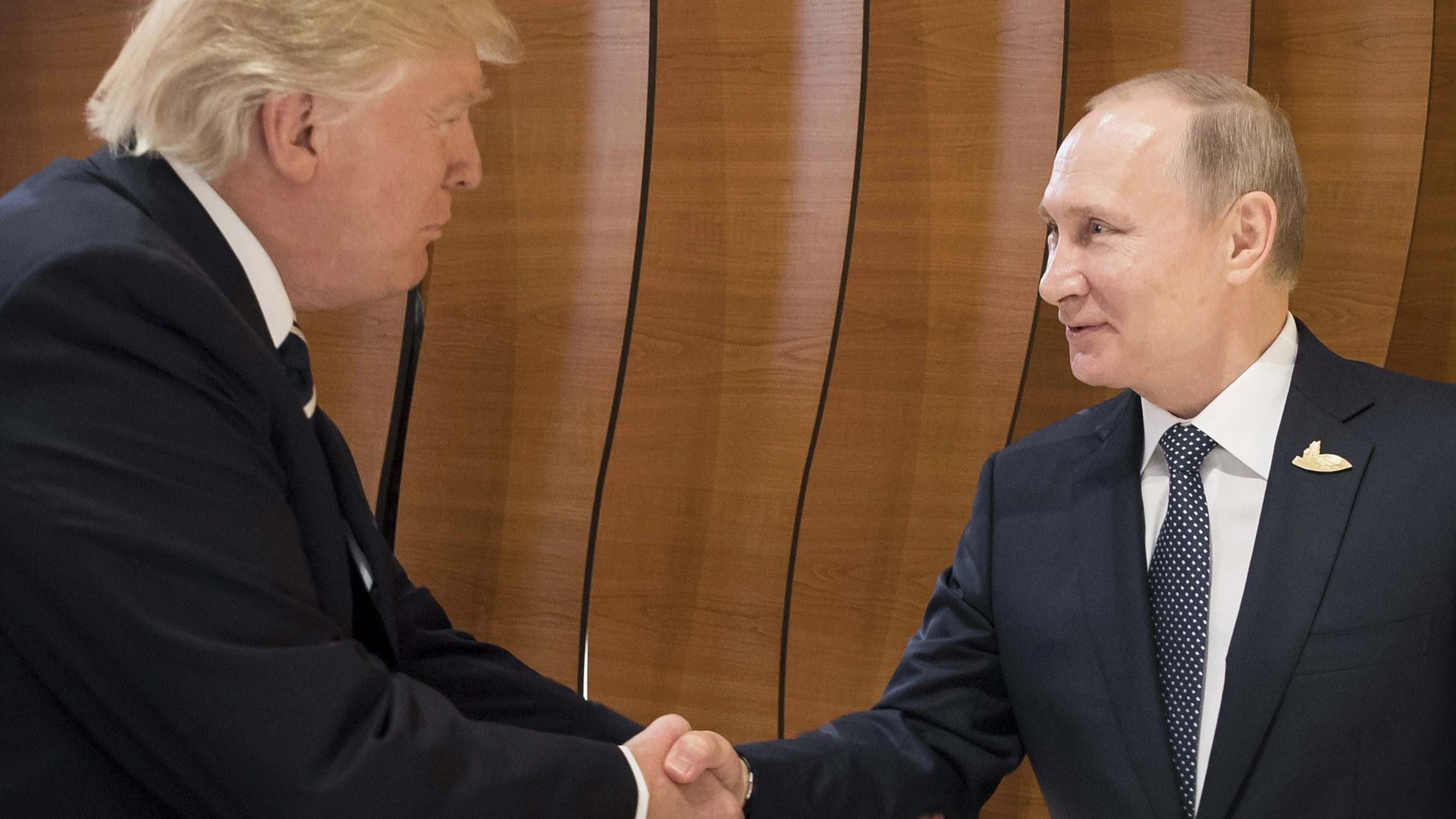 El presidente estadounidense, Donald J. Trump, y el presidente ruso, Vladímir Putin, en la cumbre de líderes de estado y gobierno del G20 El presidente estadounidense, Donald J. Trump, y el presidente ruso, Vladímir Putin, en la cumbre de líderes de estado y gobierno del G20