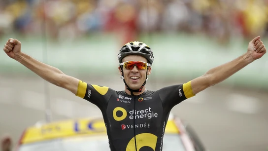 Lilian Calmejane celebra la victoria en una etapa del Tour Lilian Calmejane celebra la victoria en una etapa del Tour