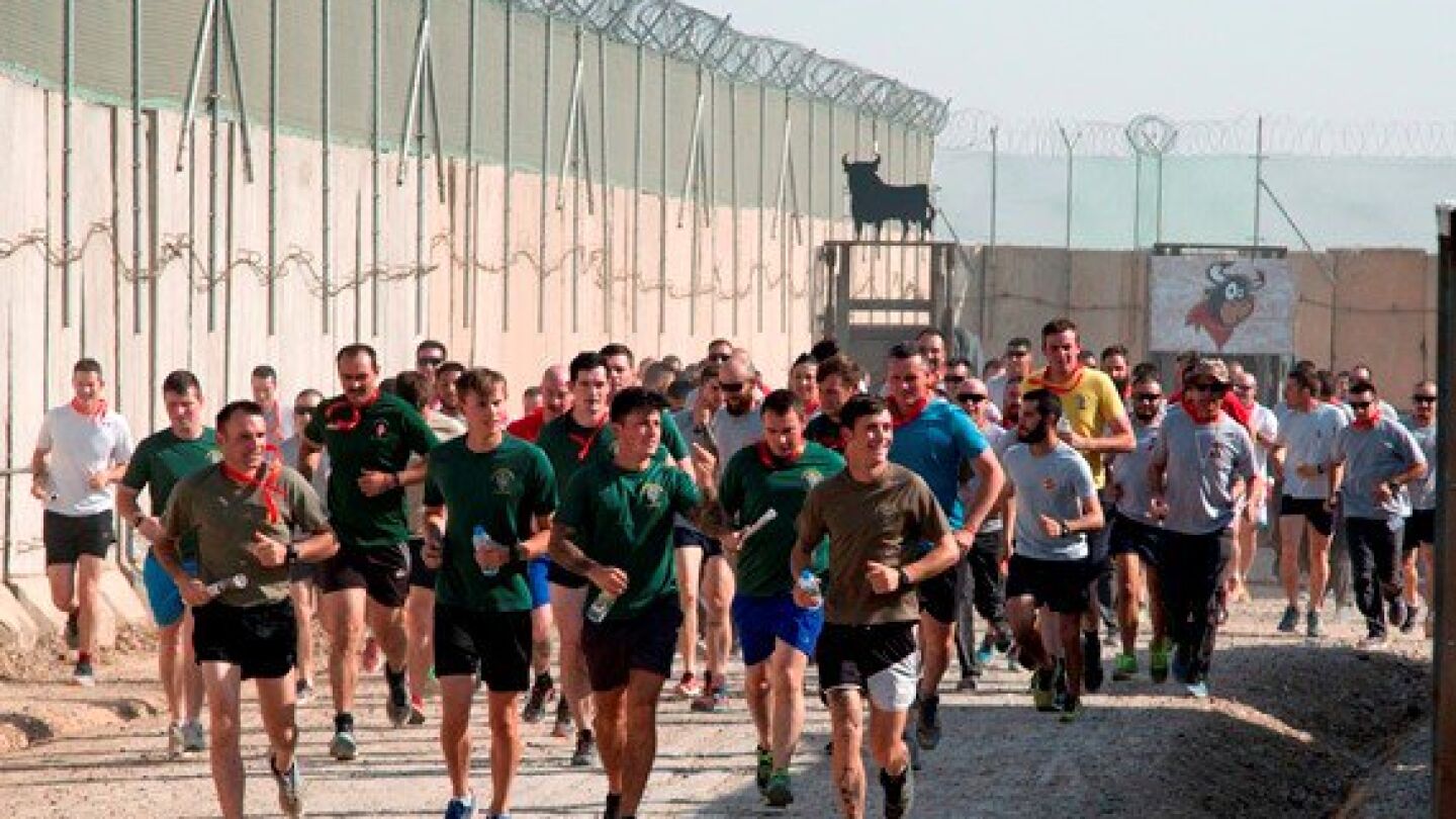Los militares corriendo un encierro de San Ferm&iacute;n en Irak