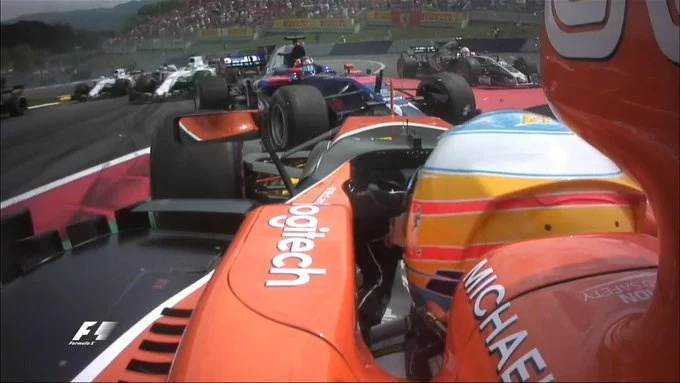 El accidente de Alonso en primer plano