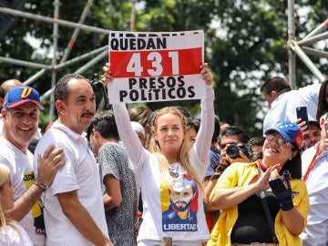 La esposa de Leopoldo López, Lilian Tintori, durante la marcha de opositores venezolanos La esposa de Leopoldo López, Lilian Tintori, durante la marcha de opositores venezolanos