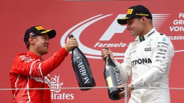 Vettel y Bottas, en el podio de Spielberg