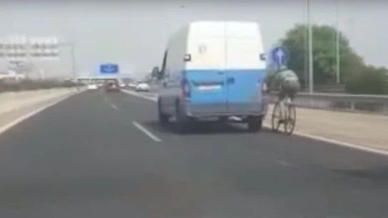 Un ciclista circula a 100 km/h en Palma Un ciclista circula a 100 km/h en Palma
