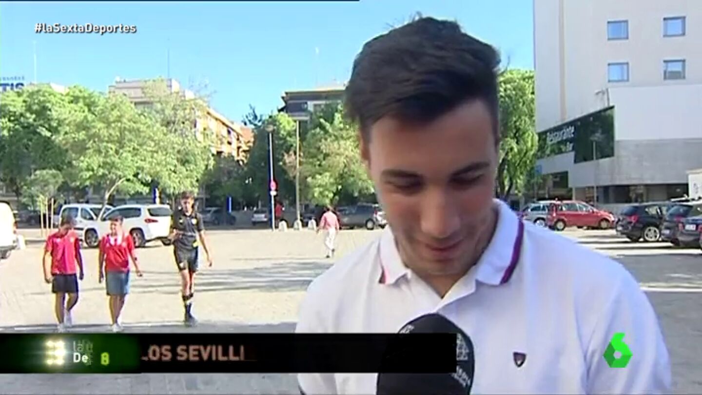 Los aficionados del Sevilla, contentos por la renovaci&oacute;n de Vitolo: "Le queremos mucho"
