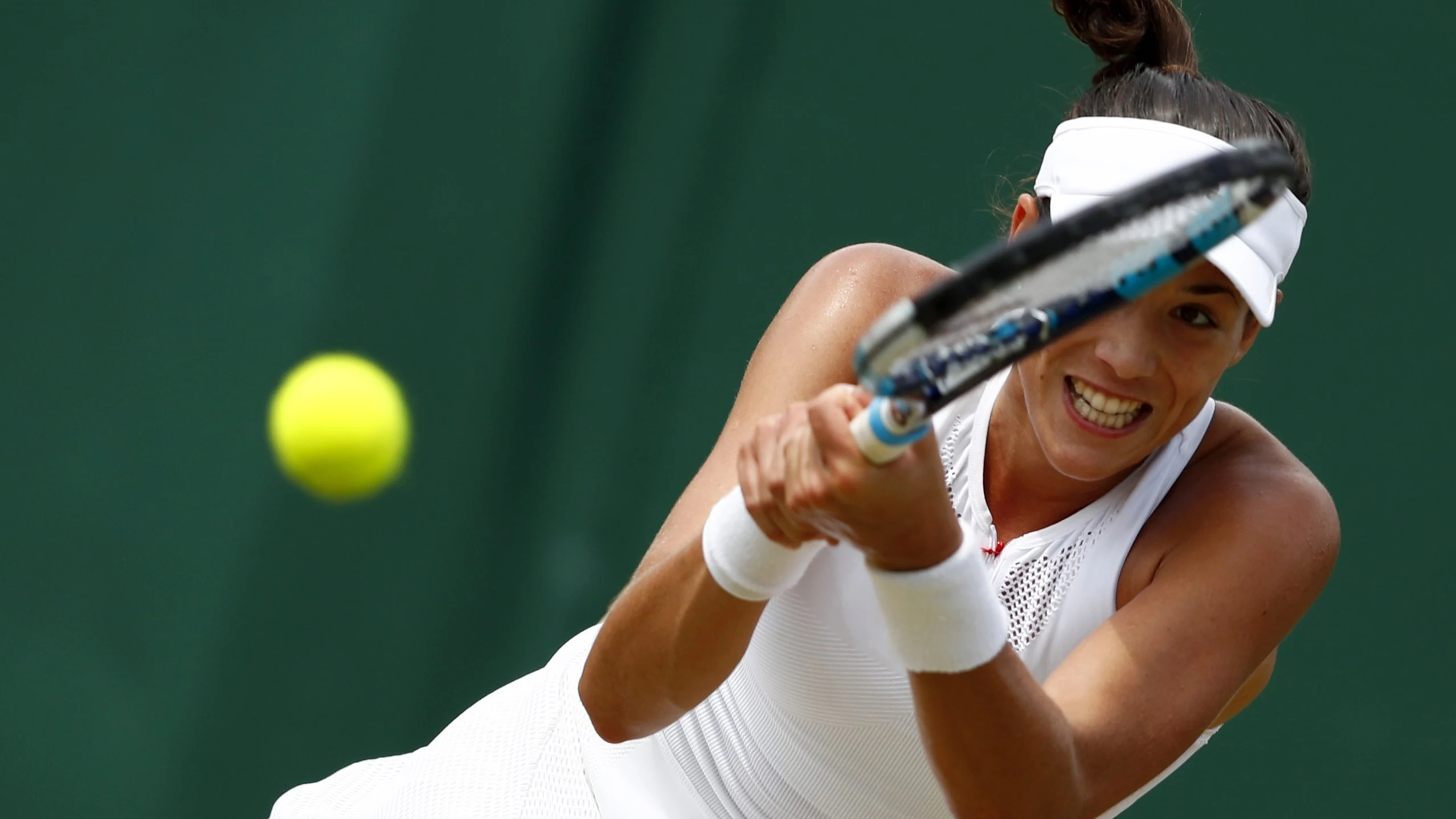 Muguruza resta una pelota ante Angelique Kerber