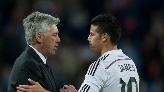 Ancelotti saluda a James Ancelotti saluda a James