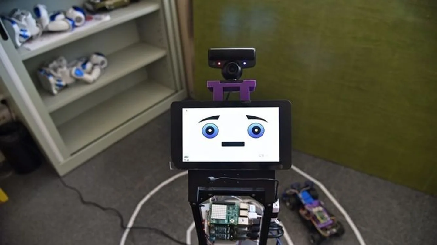 Diseñan un robot que detecta emociones al interactuar con personas Diseñan un robot que detecta emociones al interactuar con personas