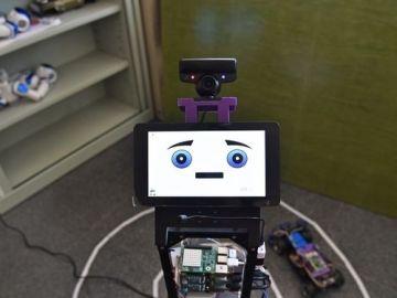 Diseñan un robot que detecta emociones al interactuar con personas Diseñan un robot que detecta emociones al interactuar con personas