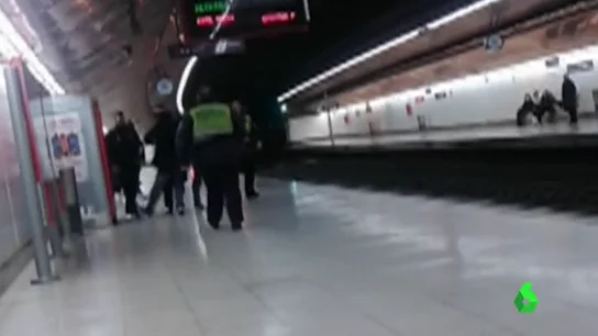 20 años de cárcel para el joven que arrojó a un policía a las vías del metro de Madrid 20 años de cárcel para el joven que arrojó a un policía a las vías del metro de Madrid