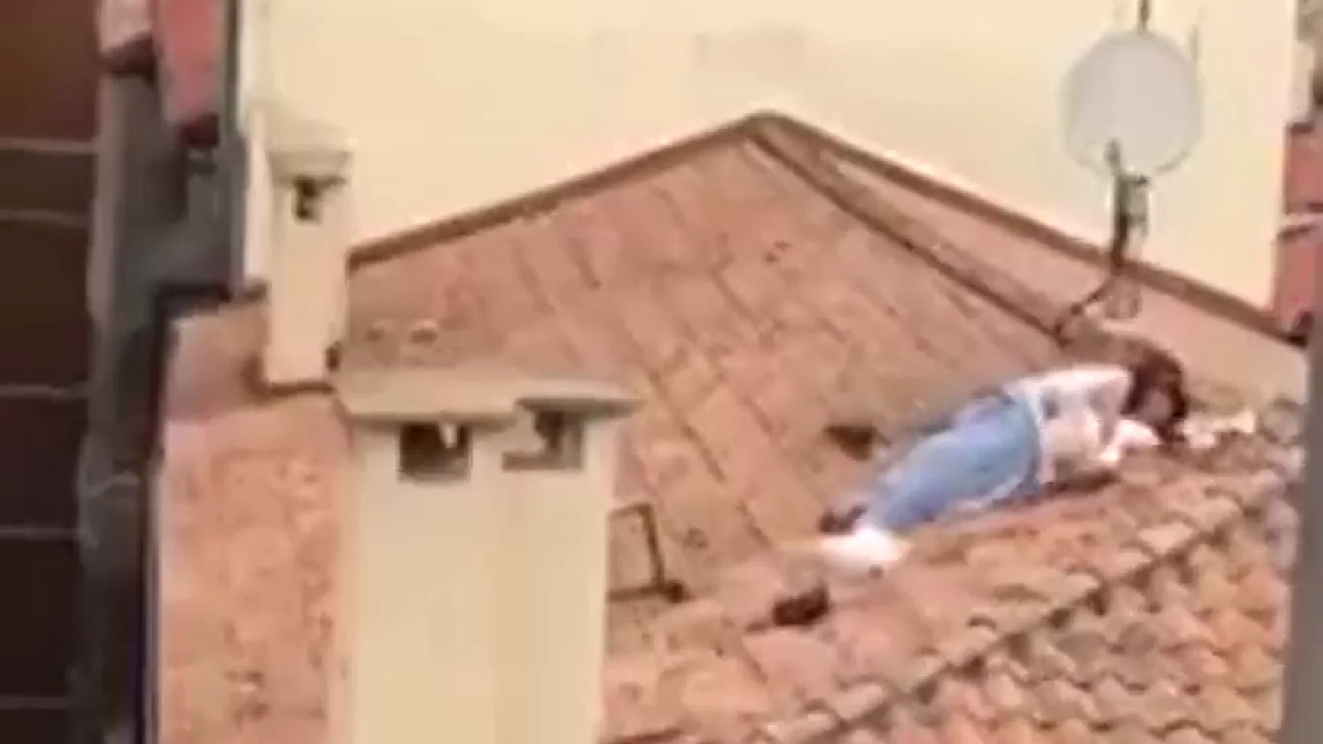 Pillan a una pareja manteniendo relaciones sexuales en un tejado en San Fermín