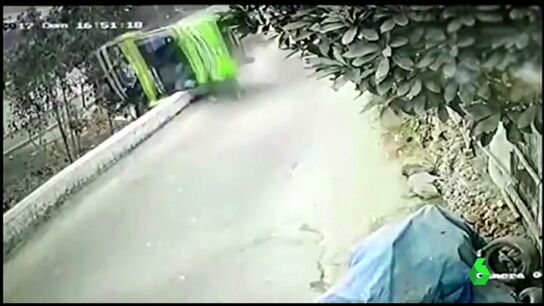 Un accidente de autob&uacute;s en la capital de Per&uacute; deja al menos nueve muertos, entre ellos siete ni&ntilde;os 