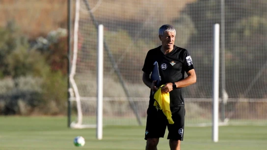 Quique Setién, en el entrenamiento del Betis Quique Setién, en el entrenamiento del Betis