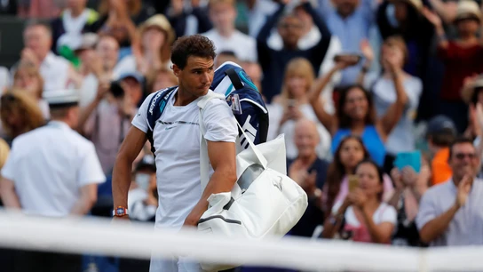 Rafa Nadal espera a Muller para abandonar la pista Rafa Nadal espera a Muller para abandonar la pista