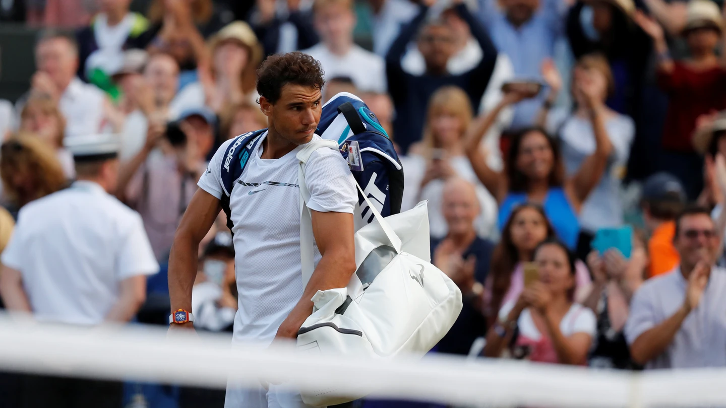 Rafa Nadal espera a Muller para abandonar la pista Rafa Nadal espera a Muller para abandonar la pista