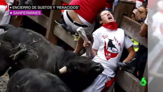 Un toro aplasta a un joven en el quinto encierro de San Fermín 2017 Un toro aplasta a un joven en el quinto encierro de San Fermín 2017