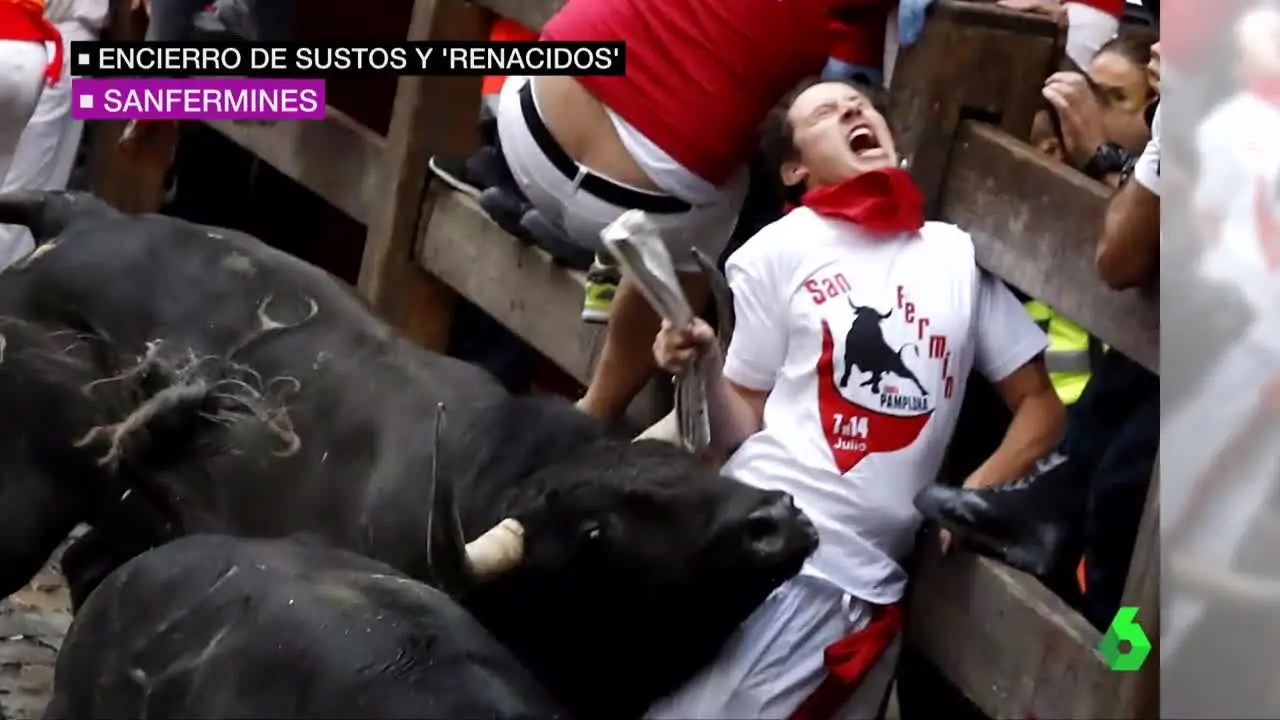 Un toro aplasta a un joven en el quinto encierro de San Fermín 2017 Un toro aplasta a un joven en el quinto encierro de San Fermín 2017