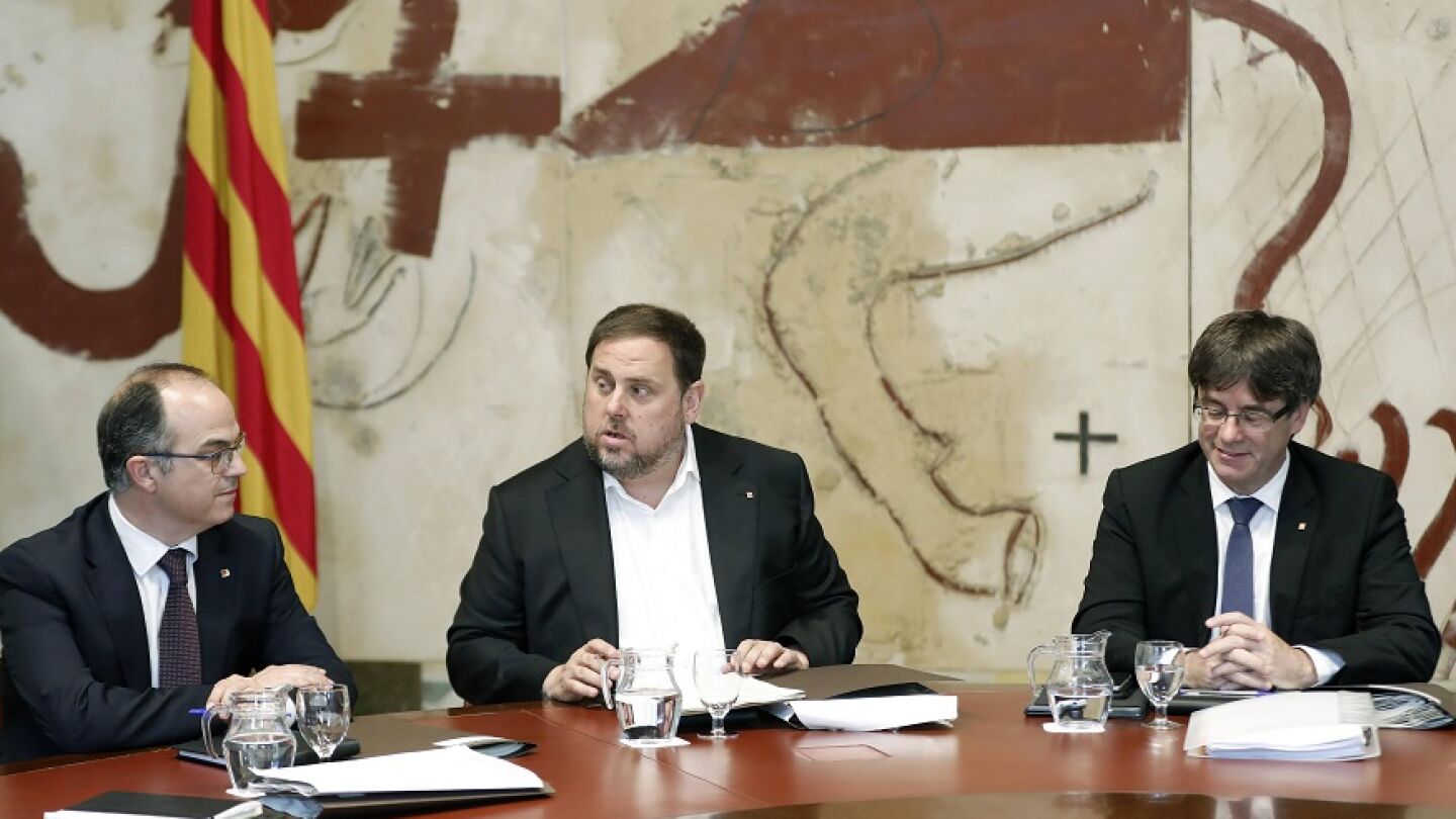 Junqueras asume competencias para 1-O pero el Govern pospone la compra de urnas