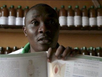 Simba Kakongi Ali, un gurú kunyaza, en Ruanda Simba Kakongi Ali, un gurú kunyaza, en Ruanda
